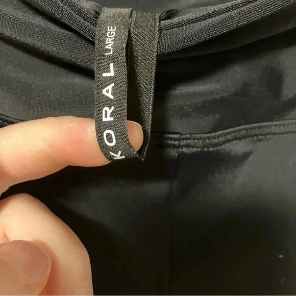 Koral gold star  black leggings - Picture 3 of 3